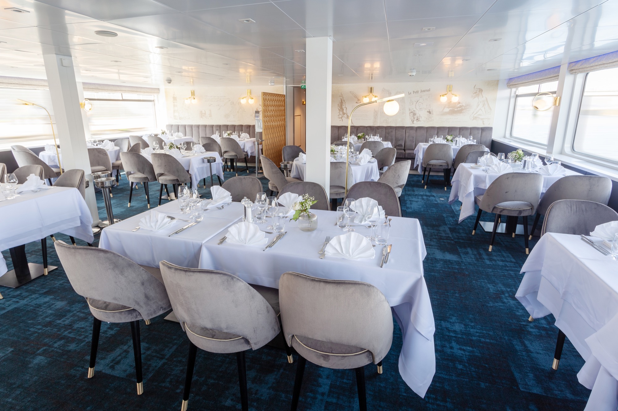 CroisiEurope MS Victor Hugo Restaurant 3.jpg